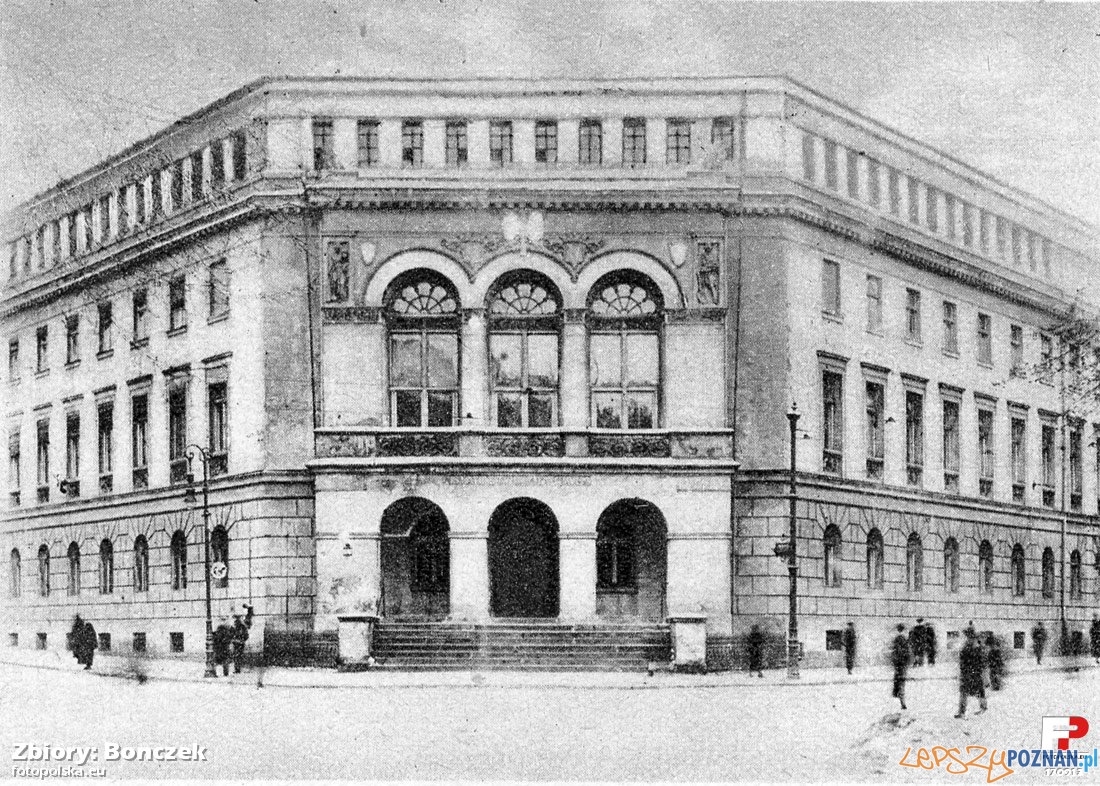 Gmach Starostwa Krajowego, rok 1928 Foto: fotopolska.eu Gmach Starostwa Krajowego, rok 1928 Foto: fotopolska.eu