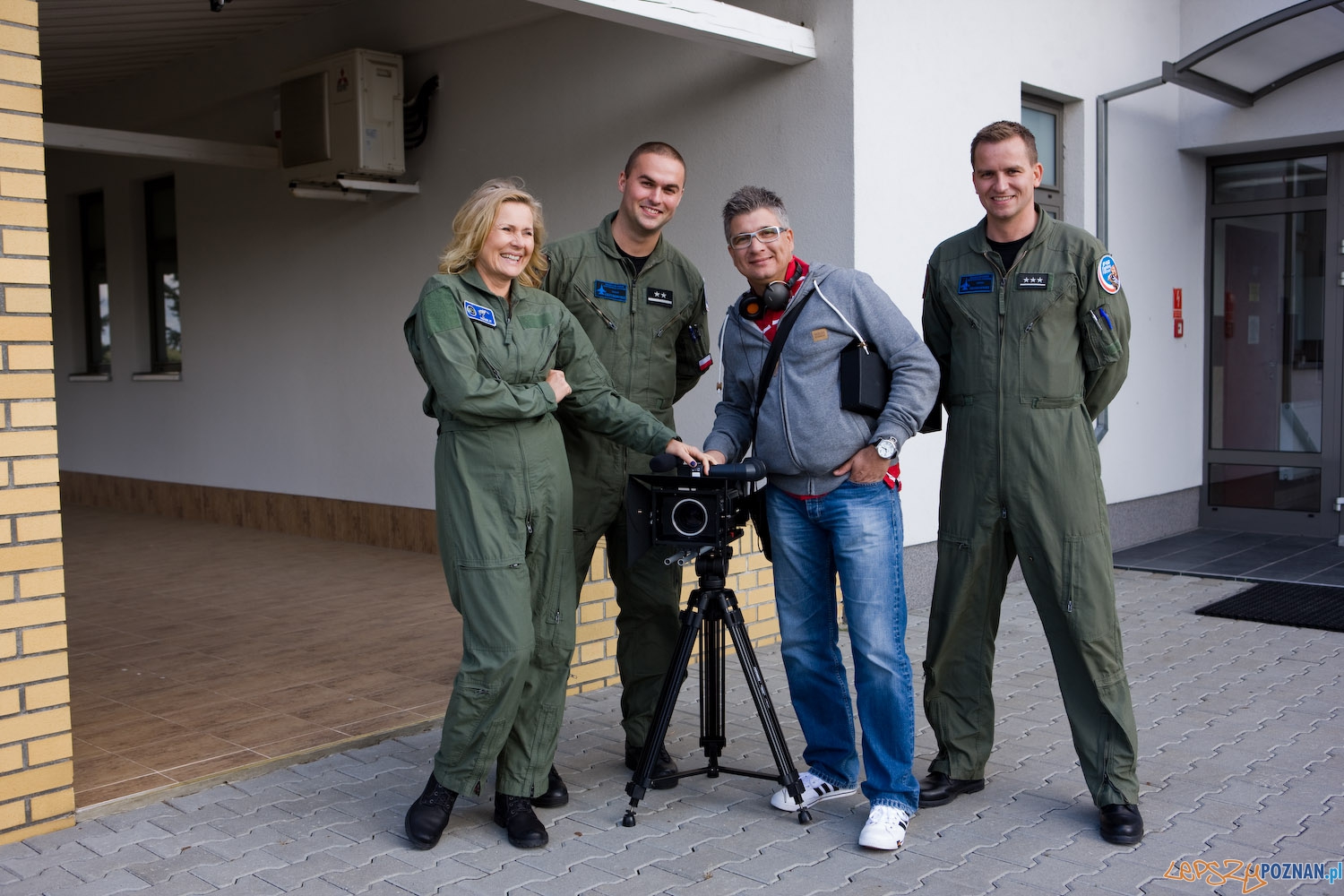 Grażyna Szapołowska i F-16 (3) Foto: Robert STEFANOWICZ/Sara STUDIO Grażyna Szapołowska i F-16 (3) Foto: Robert STEFANOWICZ/Sara STUDIO
