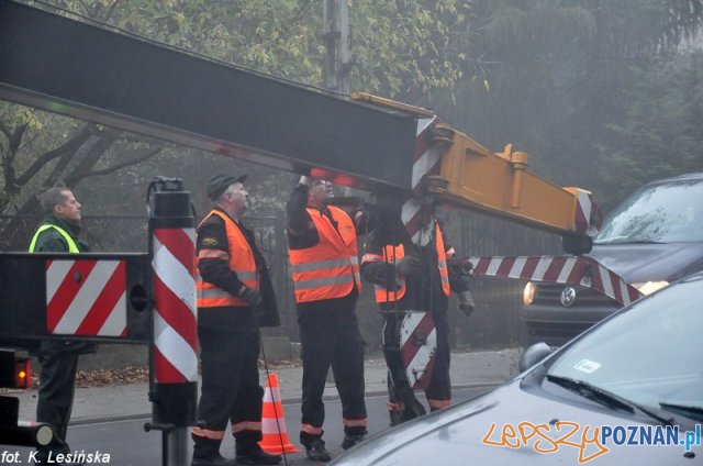 Usuwanie samochodu z torowiska Foto: MPK / K. Lesińska Usuwanie samochodu z torowiska Foto: MPK / K. Lesińska