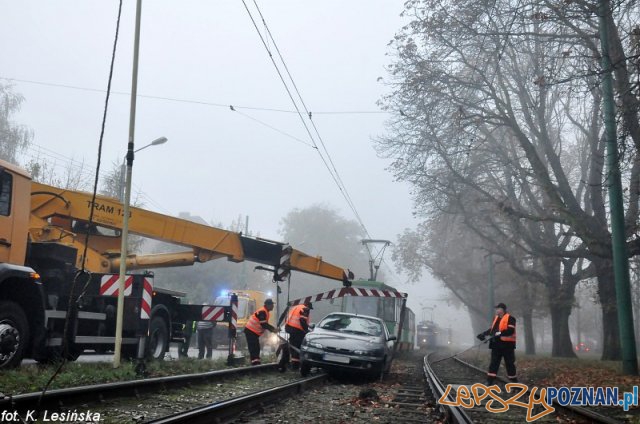 Usuwanie samochodu z torowiska Foto: MPK / K. Lesińska Usuwanie samochodu z torowiska Foto: MPK / K. Lesińska