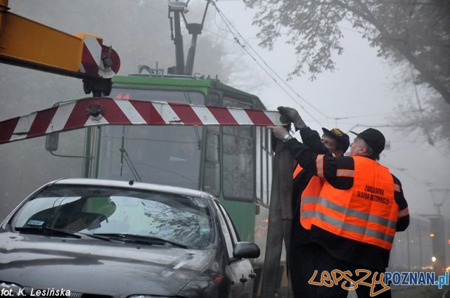 Usuwanie samochodu z torowiska Foto: MPK / K. Lesińska Usuwanie samochodu z torowiska Foto: MPK / K. Lesińska