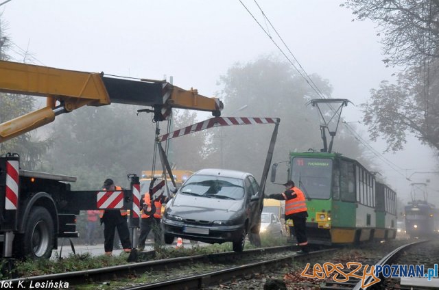 Usuwanie samochodu z torowiska Foto: MPK / K. Lesińska Usuwanie samochodu z torowiska Foto: MPK / K. Lesińska