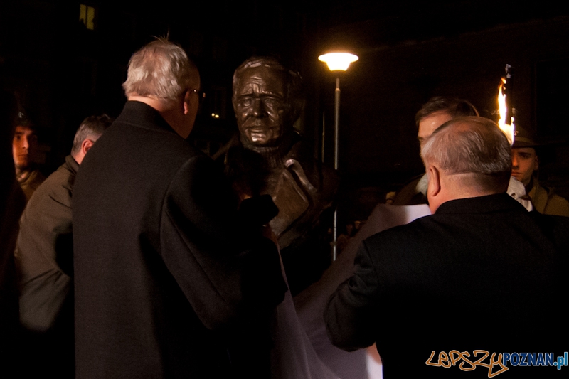Odsłonięcie pomnika Romana Wilhelmiego - Poznań 3.11.2012 r. Foto: LepszyPOZNAN.pl / Paweł Rychter Odsłonięcie pomnika Romana Wilhelmiego - Poznań 3.11.2012 r. Foto: LepszyPOZNAN.pl / Paweł Rychter