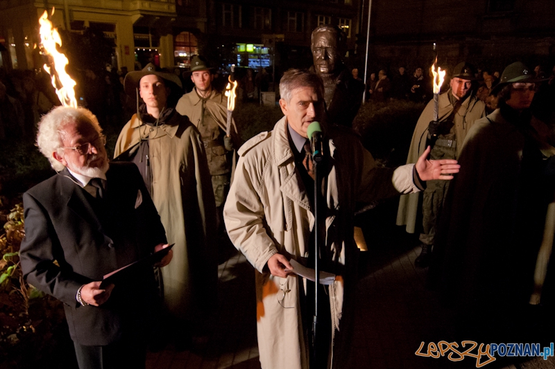 Odsłonięcie pomnika Romana Wilhelmiego - Poznań 3.11.2012 r. Foto: LepszyPOZNAN.pl / Paweł Rychter Odsłonięcie pomnika Romana Wilhelmiego - Poznań 3.11.2012 r. Foto: LepszyPOZNAN.pl / Paweł Rychter