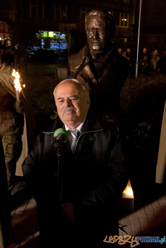 Odsłonięcie pomnika Romana Wilhelmiego - Poznań 3.11.2012 r. Foto: LepszyPOZNAN.pl / Paweł Rychter Odsłonięcie pomnika Romana Wilhelmiego - Poznań 3.11.2012 r. Foto: LepszyPOZNAN.pl / Paweł Rychter