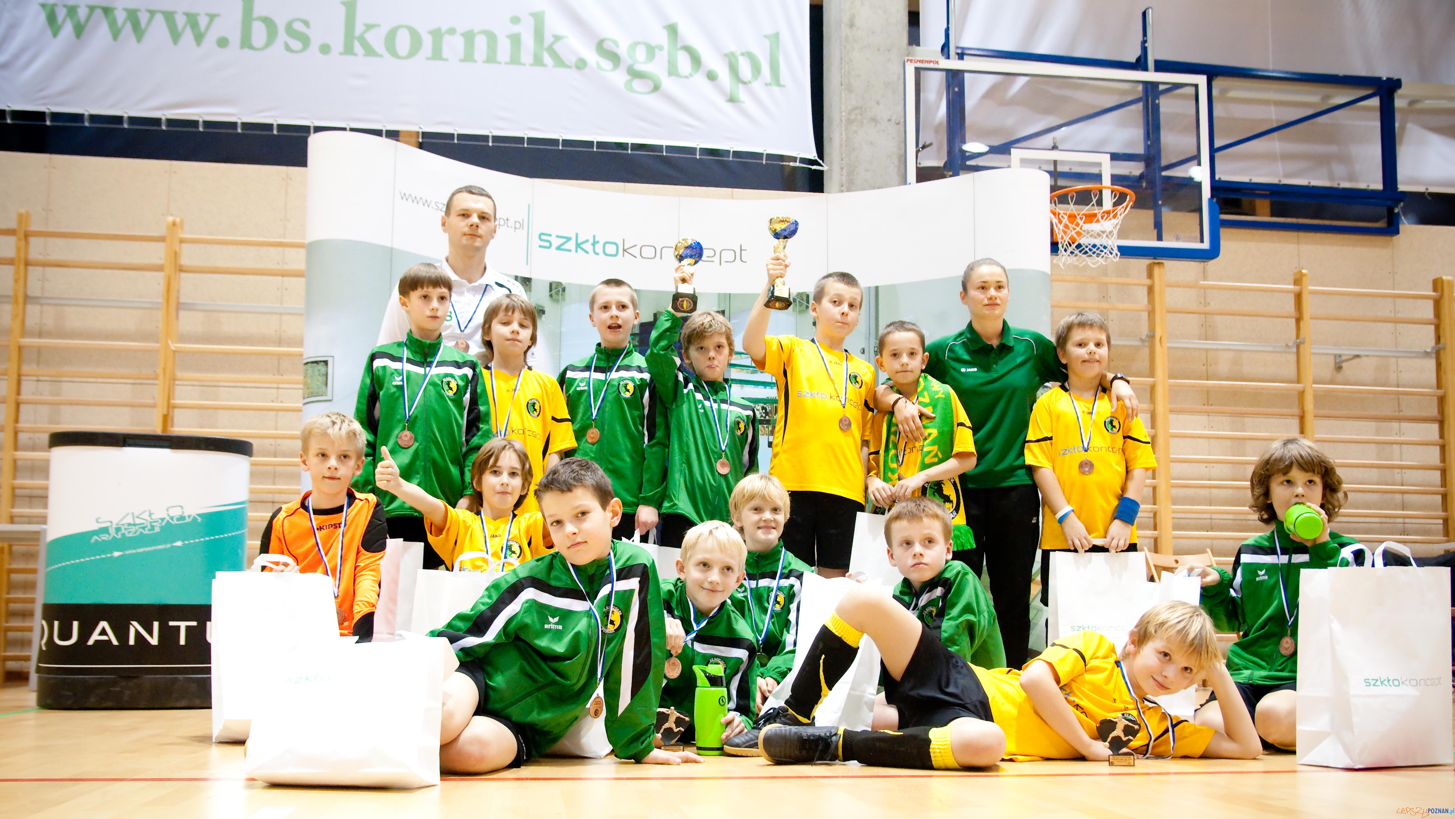 Koziołek Poznań, turniej w Kórniku rocznika 2003 (6) Foto: www.fotorealizacje.pl Koziołek Poznań, turniej w Kórniku rocznika 2003 (6) Foto: www.fotorealizacje.pl