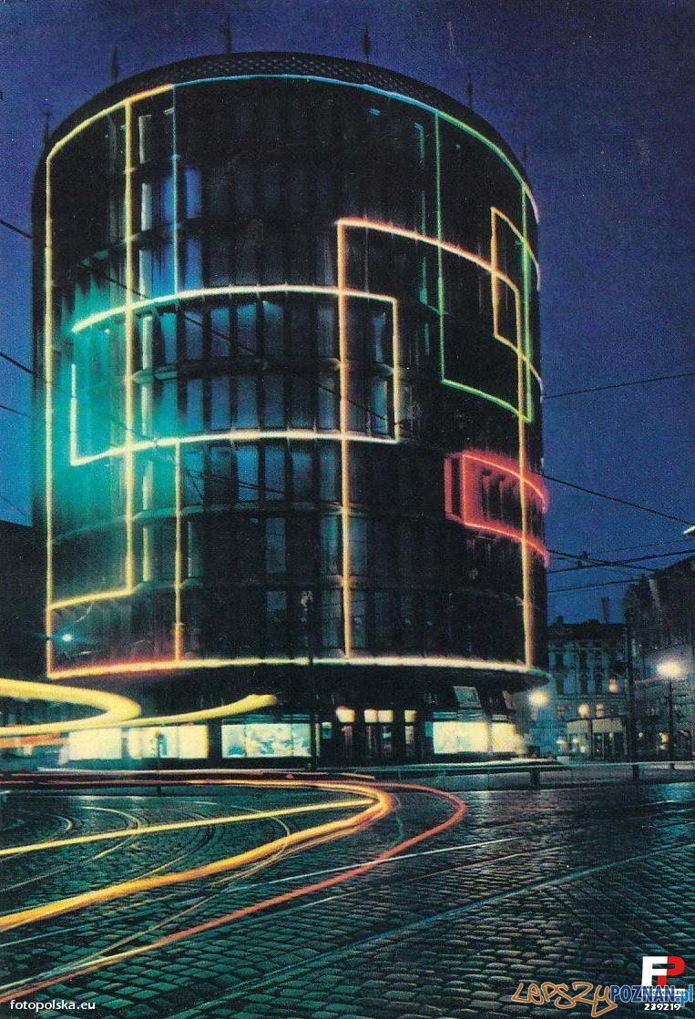 Okraglak lata 60_ Foto: Okraglak lata 60_ Foto: