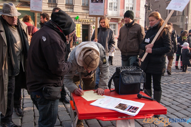 STOP transportom śmierci - Poznań 02.12.2012 r. Foto: LepszyPOZNAN.pl / Paweł Rychter STOP transportom śmierci - Poznań 02.12.2012 r. Foto: LepszyPOZNAN.pl / Paweł Rychter