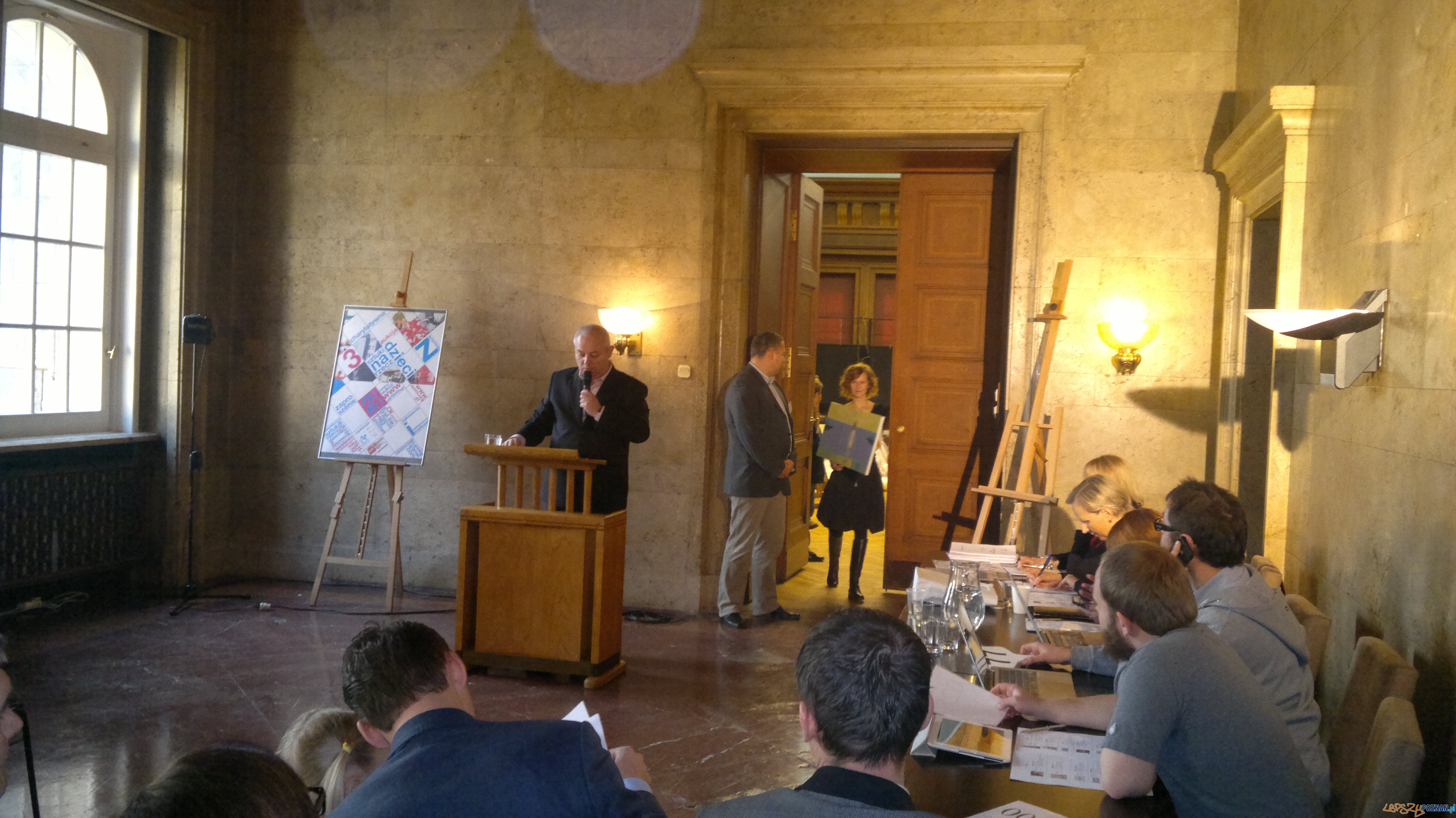 Aukcja charytatywna, prowadzi Maciej Narożny Foto: TD Aukcja charytatywna, prowadzi Maciej Narożny Foto: TD