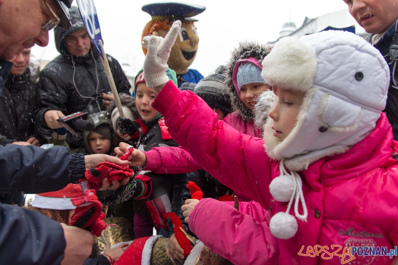 Dzieci ze szkoły podstawowej nr 82 pomagały ubrać koziołki przed Urzędem Miasta Foto: lepszyPOZNAN.pl / Piotr Rychter Dzieci ze szkoły podstawowej nr 82 pomagały ubrać koziołki przed Urzędem Miasta Foto: lepszyPOZNAN.pl / Piotr Rychter