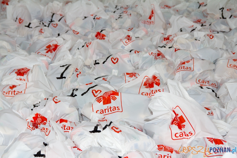 Spotkanie wigilijne z Caritas i Warta Poznań - hala nr 1 MTP 24.12.2012 r. Foto: lepszyPOZNAN.pl / Piotr Rychter Spotkanie wigilijne z Caritas i Warta Poznań - hala nr 1 MTP 24.12.2012 r. Foto: lepszyPOZNAN.pl / Piotr Rychter
