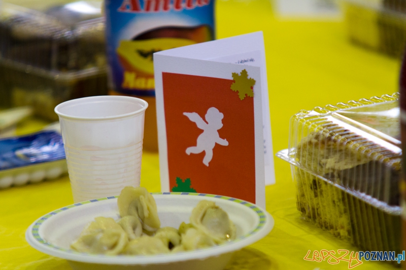 Spotkanie wigilijne z Caritas i Warta Poznań - hala nr 1 MTP 24.12.2012 r. Foto: lepszyPOZNAN.pl / Piotr Rychter Spotkanie wigilijne z Caritas i Warta Poznań - hala nr 1 MTP 24.12.2012 r. Foto: lepszyPOZNAN.pl / Piotr Rychter