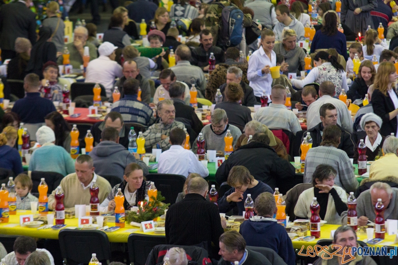 Spotkanie wigilijne z Caritas i Warta Poznań - hala nr 1 MTP 24.12.2012 r. Foto: lepszyPOZNAN.pl / Piotr Rychter Spotkanie wigilijne z Caritas i Warta Poznań - hala nr 1 MTP 24.12.2012 r. Foto: lepszyPOZNAN.pl / Piotr Rychter