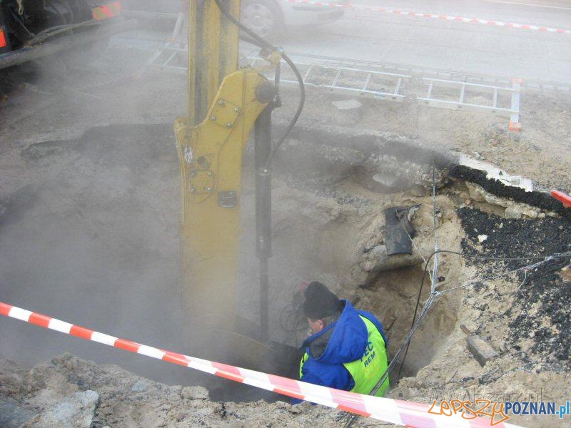 Awaria ciepłownicza na Łazarzu Foto: lazarz.pl Awaria ciepłownicza na Łazarzu Foto: lazarz.pl