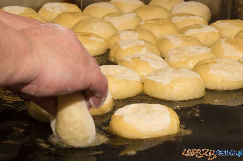 Pączki w cukierni Elite - smażenie Foto: lepszyPOZNAN.pl / Piotr Rychter Pączki w cukierni Elite - smażenie Foto: lepszyPOZNAN.pl / Piotr Rychter