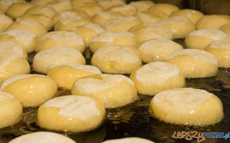 Pączki w cukierni Elite - smażenie Foto: lepszyPOZNAN.pl / Piotr Rychter Pączki w cukierni Elite - smażenie Foto: lepszyPOZNAN.pl / Piotr Rychter