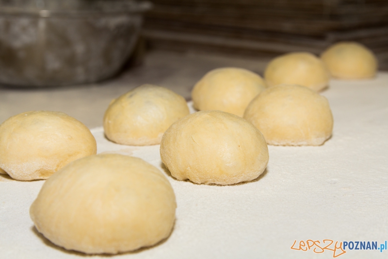 Pączki w cukierni Elite - zawinięte pączki Foto: lepszyPOZNAN.pl / Piotr Rychter Pączki w cukierni Elite - zawinięte pączki Foto: lepszyPOZNAN.pl / Piotr Rychter