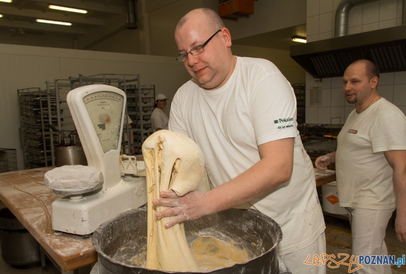 Pączki w cukierni Elite - przygotowanie ciasta Foto: lepszyPOZNAN.pl / Piotr Rychter Pączki w cukierni Elite - przygotowanie ciasta Foto: lepszyPOZNAN.pl / Piotr Rychter