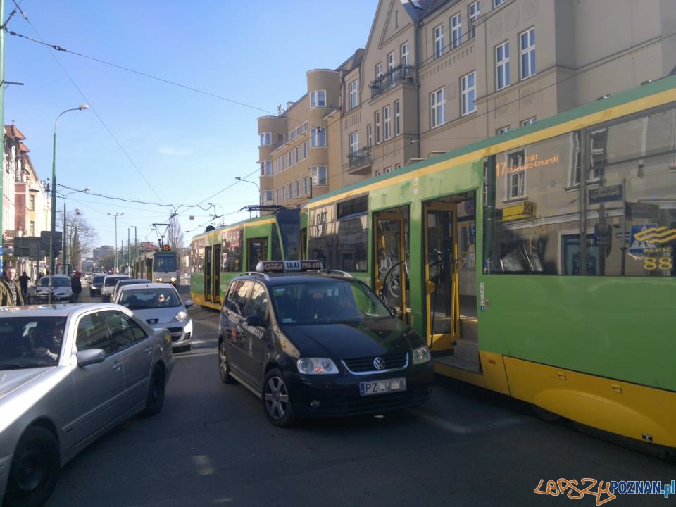 Wypadek na Dąbrowskiego Foto: Wypadek na Dąbrowskiego Foto: