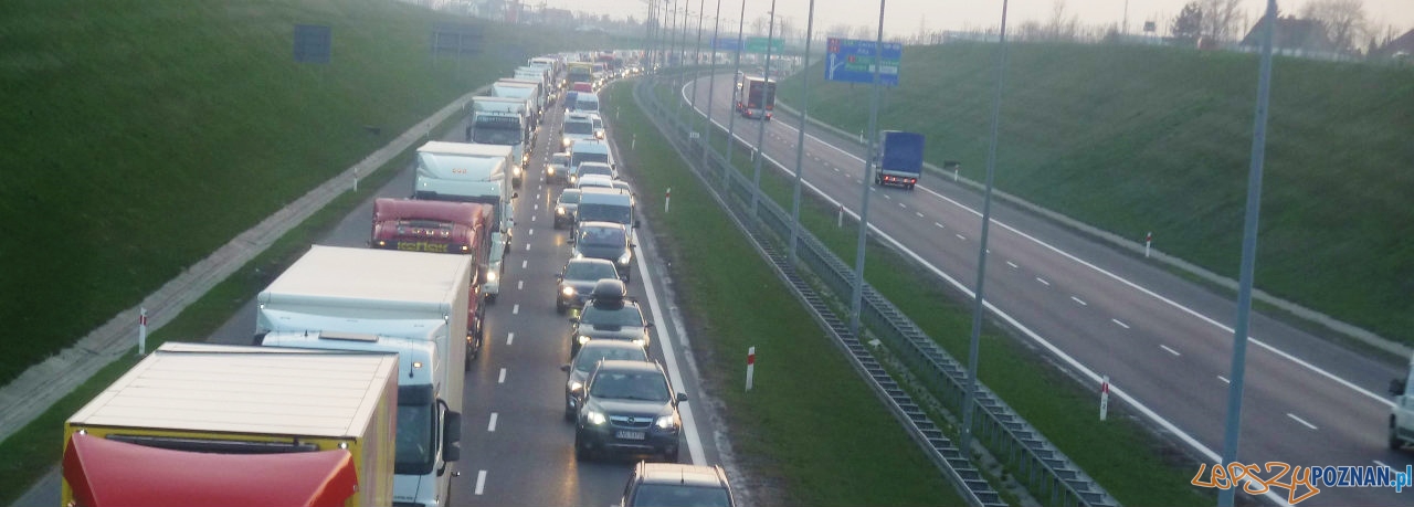 Korek na A2 po wypadku  Foto: Maciej Koterba