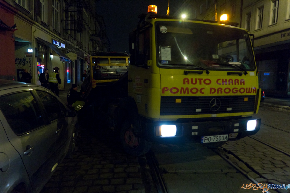 Odholowanie samochodu na Św. Marcinie  Foto: lepszyPOZNAN.pl / Piotr Rychter