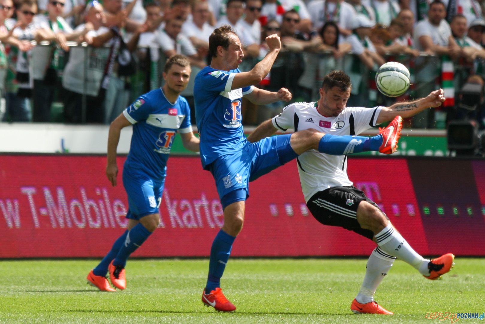 Legia odskoczyła Lechowi Foto: x-news Legia odskoczyła Lechowi Foto: x-news