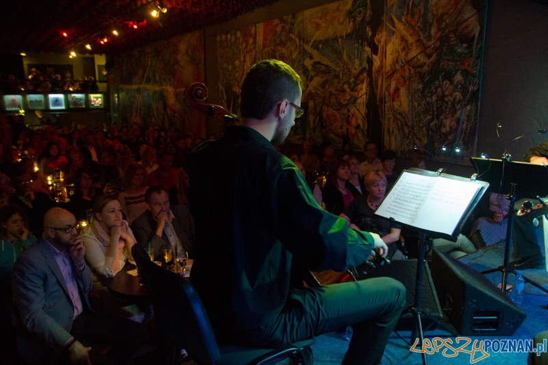 Mietek Szcześniak oraz Atom String Quartet - Blue Note - 12.05.2013 r. Foto: lepszyPOZNAN.pl / Piotr Rychter Mietek Szcześniak oraz Atom String Quartet - Blue Note - 12.05.2013 r. Foto: lepszyPOZNAN.pl / Piotr Rychter