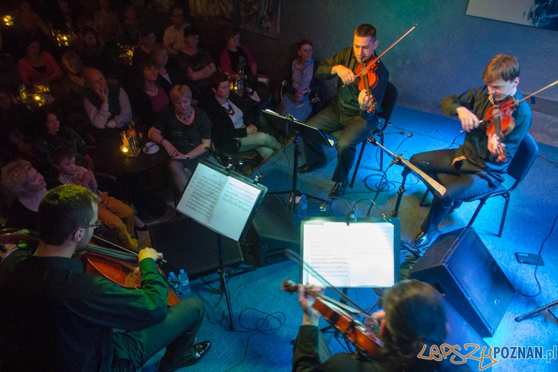 Mietek Szcześniak oraz Atom String Quartet - Blue Note - 12.05.2013 r. Foto: lepszyPOZNAN.pl / Piotr Rychter Mietek Szcześniak oraz Atom String Quartet - Blue Note - 12.05.2013 r. Foto: lepszyPOZNAN.pl / Piotr Rychter