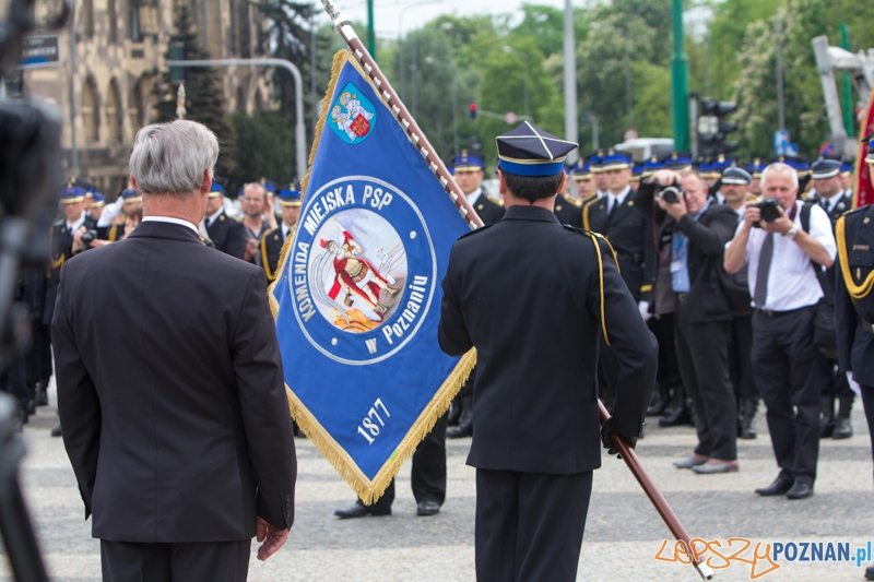 135-lat Zawodowej Straży Pożarnej w Poznaniu - Dzień Strażaka, przekazanie sztandaru Komendzie Miejskiej PSP Foto: lepszyPOZNAN.pl / Piotr Rychter 135-lat Zawodowej Straży Pożarnej w Poznaniu - Dzień Strażaka, przekazanie sztandaru Komendzie Miejskiej PSP Foto: lepszyPOZNAN.pl / Piotr Rychter