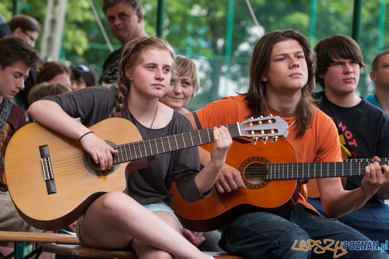 Gitarowy zawrót głowy w Komornikach - 08.06.2013 r. Foto: LepszyPOZNAN.pl / Paweł Rychter Gitarowy zawrót głowy w Komornikach - 08.06.2013 r. Foto: LepszyPOZNAN.pl / Paweł Rychter