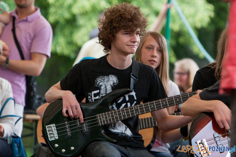 Gitarowy zawrót głowy w Komornikach - 08.06.2013 r. Foto: LepszyPOZNAN.pl / Paweł Rychter Gitarowy zawrót głowy w Komornikach - 08.06.2013 r. Foto: LepszyPOZNAN.pl / Paweł Rychter