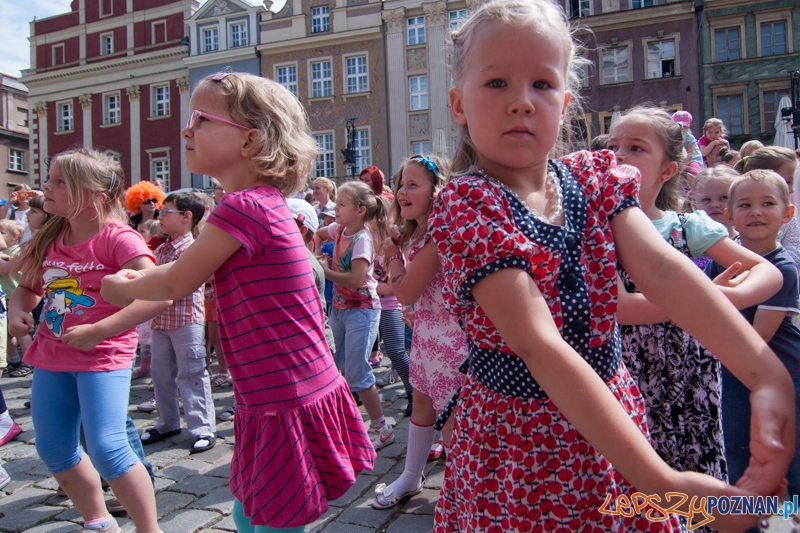 I Flashmob Przedszkolaków na Starym Rynku - Poznań 09.06.2013 r. Foto: LepszyPOZNAN.pl / Paweł Rychter I Flashmob Przedszkolaków na Starym Rynku - Poznań 09.06.2013 r. Foto: LepszyPOZNAN.pl / Paweł Rychter