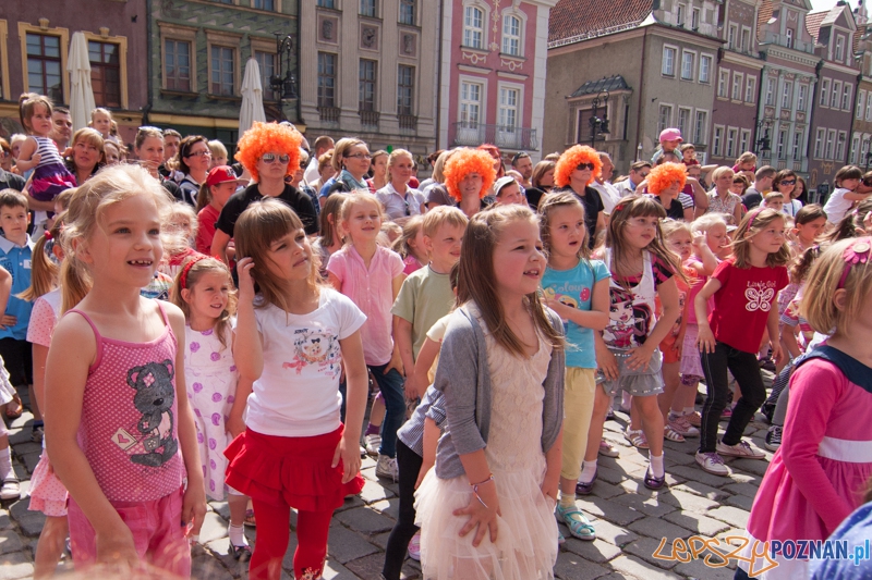 I Flashmob Przedszkolaków na Starym Rynku - Poznań 09.06.2013 r. Foto: LepszyPOZNAN.pl / Paweł Rychter I Flashmob Przedszkolaków na Starym Rynku - Poznań 09.06.2013 r. Foto: LepszyPOZNAN.pl / Paweł Rychter