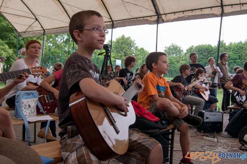 Gitarowy zawrót głowy w Komornikach - 08.06.2013 r. Foto: LepszyPOZNAN.pl / Paweł Rychter Gitarowy zawrót głowy w Komornikach - 08.06.2013 r. Foto: LepszyPOZNAN.pl / Paweł Rychter