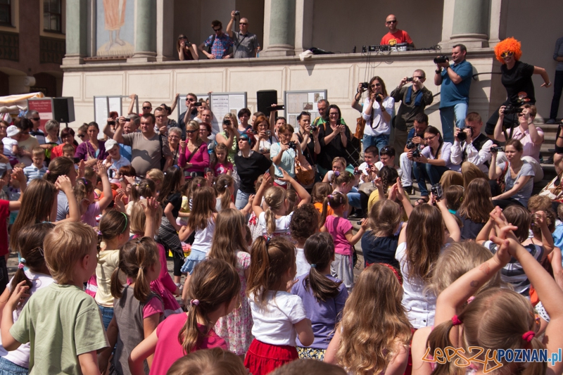I Flashmob Przedszkolaków na Starym Rynku - Poznań 09.06.2013 r. Foto: LepszyPOZNAN.pl / Paweł Rychter I Flashmob Przedszkolaków na Starym Rynku - Poznań 09.06.2013 r. Foto: LepszyPOZNAN.pl / Paweł Rychter