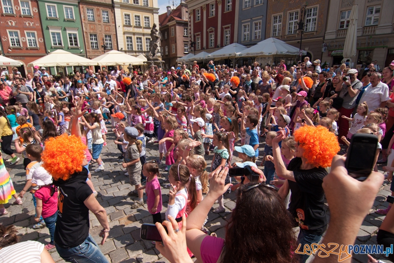 I Flashmob Przedszkolaków na Starym Rynku - Poznań 09.06.2013 r. Foto: LepszyPOZNAN.pl / Paweł Rychter I Flashmob Przedszkolaków na Starym Rynku - Poznań 09.06.2013 r. Foto: LepszyPOZNAN.pl / Paweł Rychter