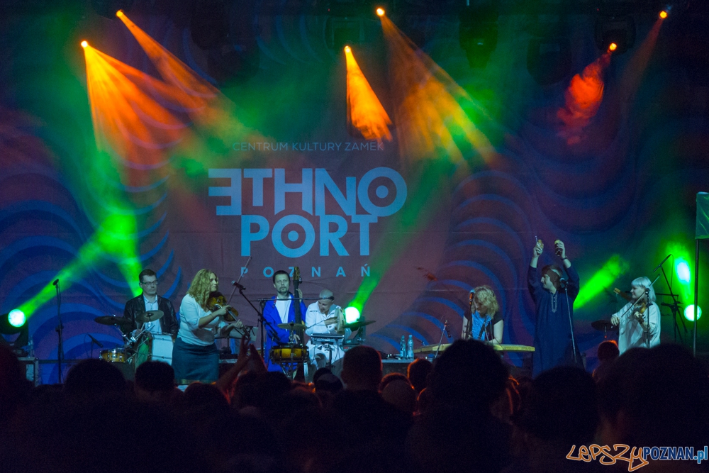 Występ Kapeli Ze Wsi Warszawa & Mercedes Peón (Polska/Hiszpania) - EthnoPort 2013 Foto: Bartosz Lewandowski Występ Kapeli Ze Wsi Warszawa & Mercedes Peón (Polska/Hiszpania) - EthnoPort 2013 Foto: Bartosz Lewandowski