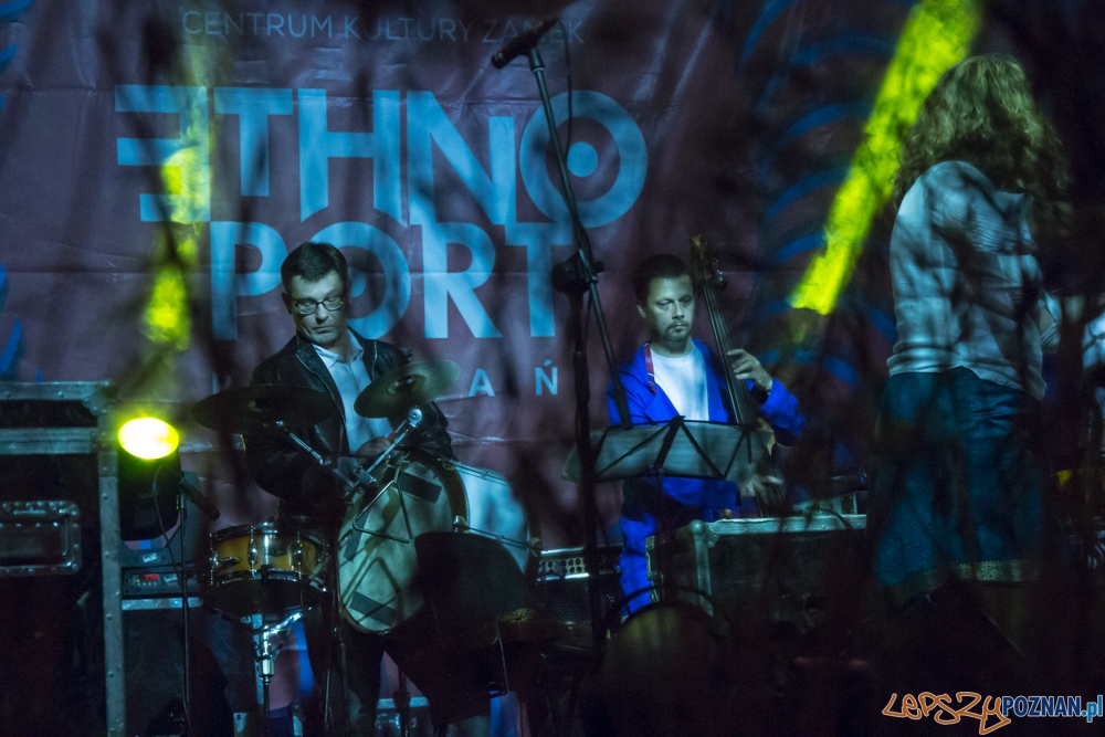 Występ Kapeli Ze Wsi Warszawa & Mercedes Peón - EthnoPort 2013 Foto: Bartosz Lewandowski Występ Kapeli Ze Wsi Warszawa & Mercedes Peón - EthnoPort 2013 Foto: Bartosz Lewandowski