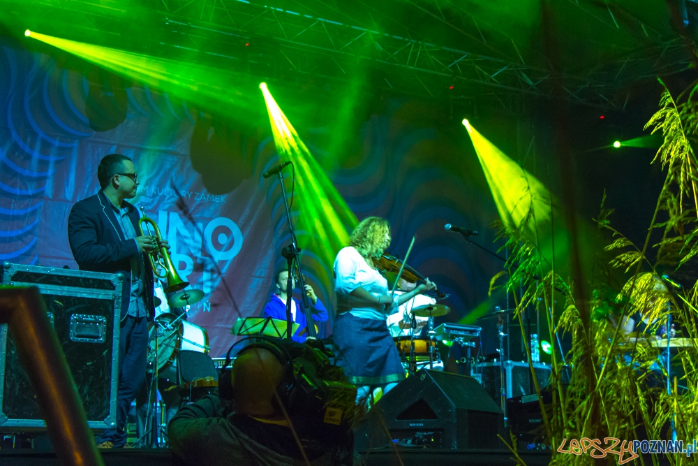 Występ Kapeli Ze Wsi Warszawa & Mercedes Peón - EthnoPort 2013 Foto: Bartosz Lewandowski Występ Kapeli Ze Wsi Warszawa & Mercedes Peón - EthnoPort 2013 Foto: Bartosz Lewandowski