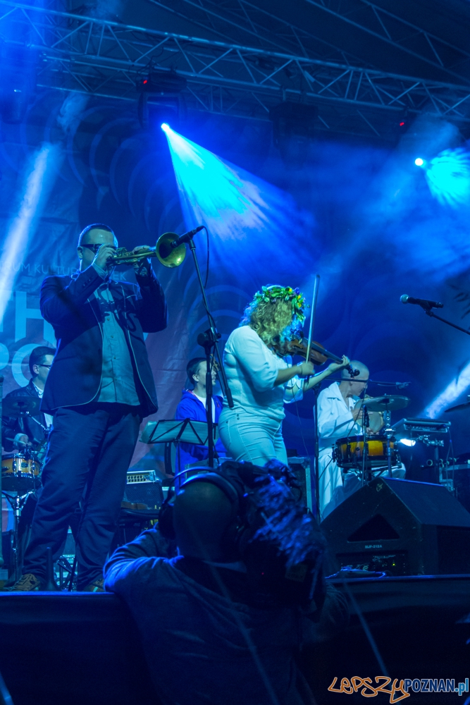 Występ Kapeli Ze Wsi Warszawa & Mercedes Peón - EthnoPort 2013 Foto: Bartosz Lewandowski Występ Kapeli Ze Wsi Warszawa & Mercedes Peón - EthnoPort 2013 Foto: Bartosz Lewandowski