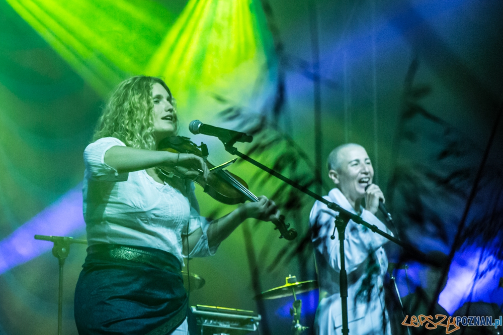 Występ Kapeli Ze Wsi Warszawa & Mercedes Peón - EthnoPort 2013 Foto: Bartosz Lewandowski Występ Kapeli Ze Wsi Warszawa & Mercedes Peón - EthnoPort 2013 Foto: Bartosz Lewandowski