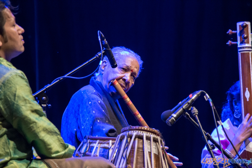 Występ zespołu Pandit Haripasad Chaurasia (Indie) - EthnoPort 2013 Foto: Bartosz Lewandowski Występ zespołu Pandit Haripasad Chaurasia (Indie) - EthnoPort 2013 Foto: Bartosz Lewandowski