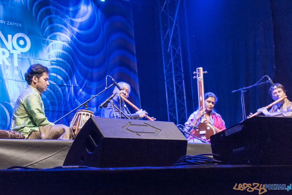 Występ zespołu Pandit Haripasad Chaurasia (Indie) - EthnoPort 2013 Foto: Bartosz Lewandowski Występ zespołu Pandit Haripasad Chaurasia (Indie) - EthnoPort 2013 Foto: Bartosz Lewandowski