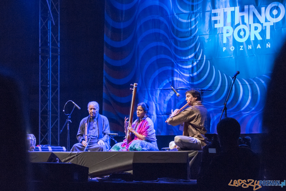 Występ zespołu Pandit Haripasad Chaurasia (Indie) - EthnoPort 2013 Foto: Bartosz Lewandowski Występ zespołu Pandit Haripasad Chaurasia (Indie) - EthnoPort 2013 Foto: Bartosz Lewandowski