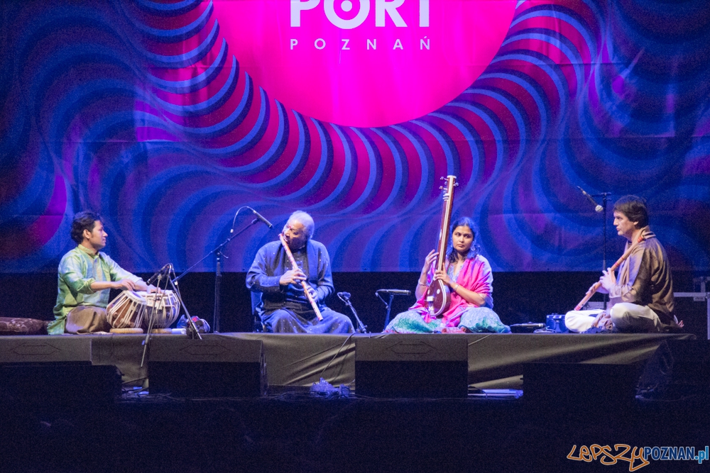 Występ zespołu Pandit Haripasad Chaurasia (Indie) - EthnoPort 2013 Foto: Bartosz Lewandowski Występ zespołu Pandit Haripasad Chaurasia (Indie) - EthnoPort 2013 Foto: Bartosz Lewandowski