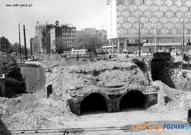 Prace pod Kaponiera lata 70-te Foto: www.odkrywca.pl Prace pod Kaponiera lata 70-te Foto: www.odkrywca.pl