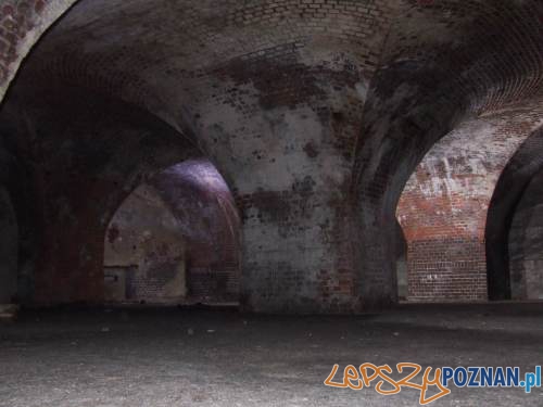 Wnętrza kaponiery_kolejowej Foto: twierda.poznan.pl Wnętrza kaponiery_kolejowej Foto: twierda.poznan.pl