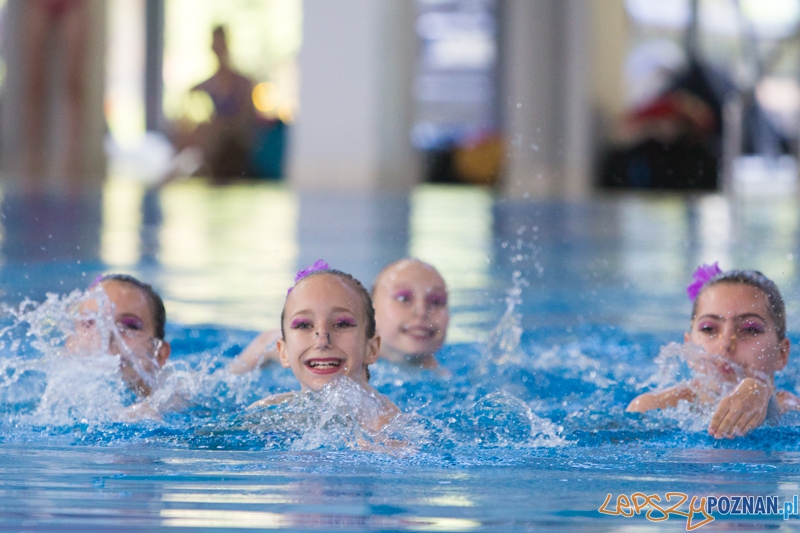 Mistrzostwa Polski Juniorek Młodszych w Pływaniu Synchronicznym - Termy Maltańskie 9.06.2013 r. Foto: lepszyPOZNAN.pl / Piotr Rychter Mistrzostwa Polski Juniorek Młodszych w Pływaniu Synchronicznym - Termy Maltańskie 9.06.2013 r. Foto: lepszyPOZNAN.pl / Piotr Rychter
