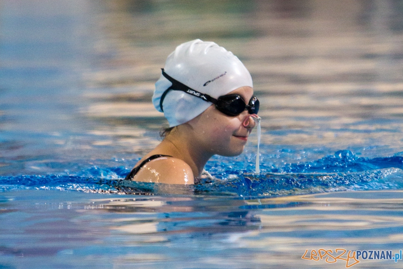 Mistrzostwa Polski Juniorek Młodszych w Pływaniu Synchronicznym - Termy Maltańskie 8.06.2013 r. Foto: lepszyPOZNAN.pl / Piotr Rychter Mistrzostwa Polski Juniorek Młodszych w Pływaniu Synchronicznym - Termy Maltańskie 8.06.2013 r. Foto: lepszyPOZNAN.pl / Piotr Rychter