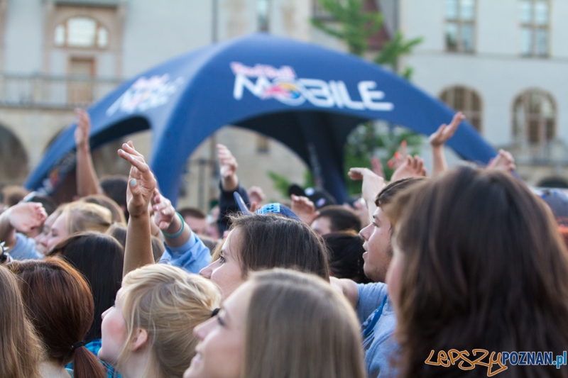 Red Bull Tour Bus - Poznań 10.06.2013 r. Foto: lepszyPOZNAN.pl / Piotr Rychter Red Bull Tour Bus - Poznań 10.06.2013 r. Foto: lepszyPOZNAN.pl / Piotr Rychter